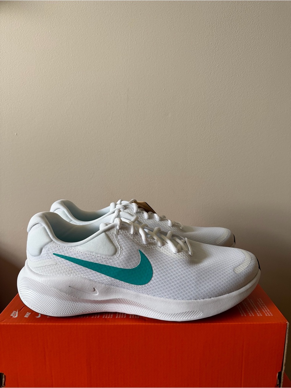 Nike Revolution 7 White Dusty Cactus FB2207-103 Men’s Size 12.5